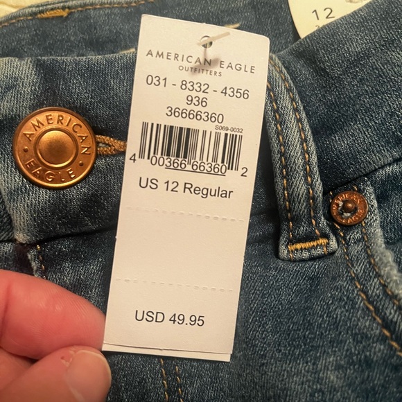 NWT American Eagle Outfitters Curvy     
Hi-Rise Distressed Denim Skirt Size 12 - Picture 6 of 7